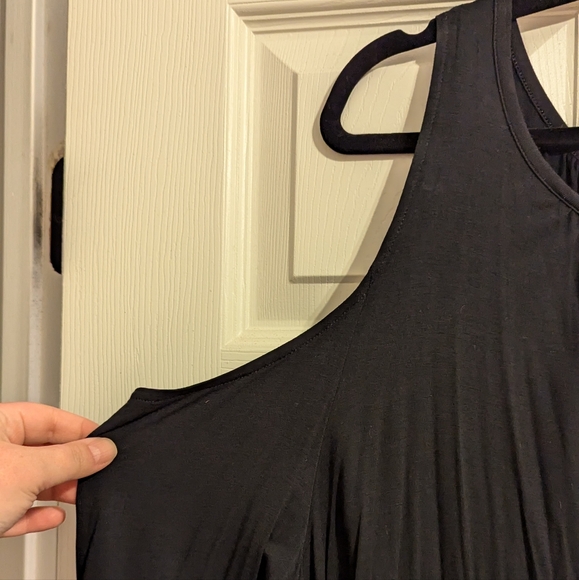 BNWT Black Cold Shoulder Top size XXL - Picture 2 of 6